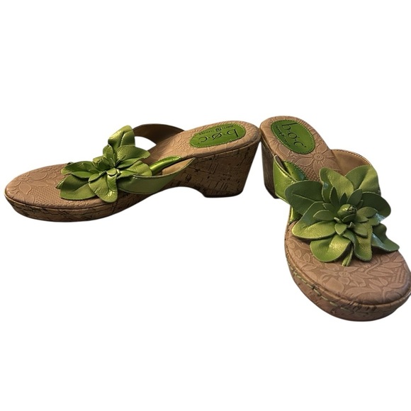 Børn Women's Leather Flip Flop Sandals Size 10 Green– Large Flower Detail NWOT - Picture 3 of 7